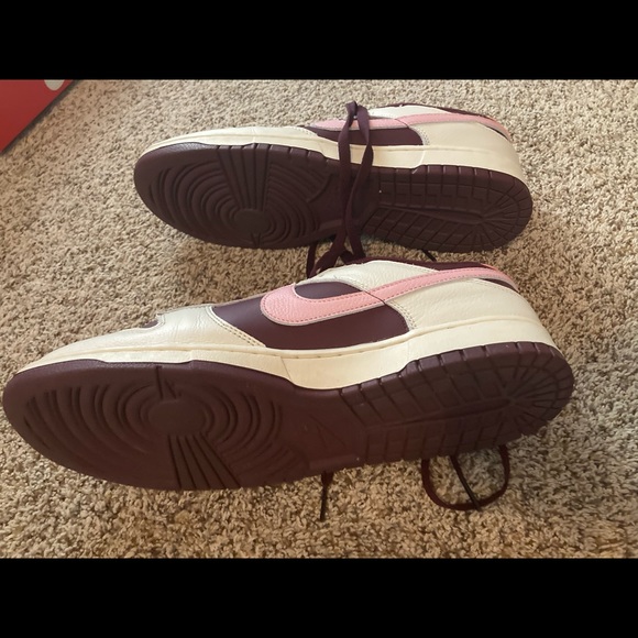 Nike 2023 Valentines Day Dunks - Picture 4 of 6